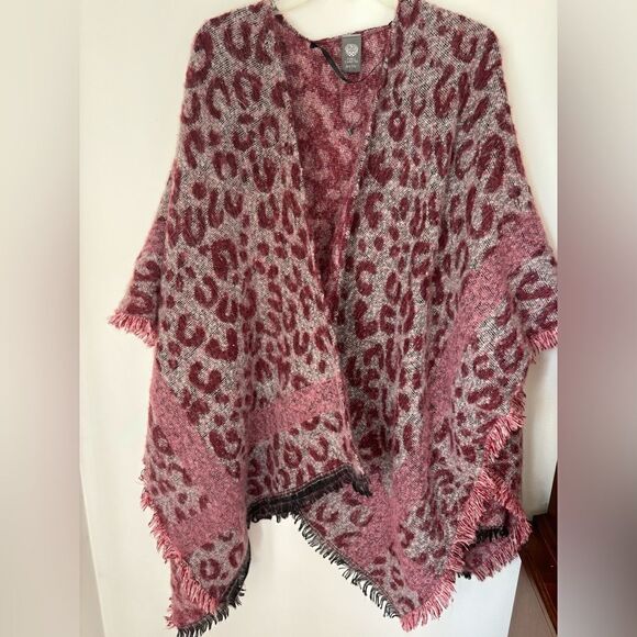 Vince Camuto burgundy leopard print wool cape with fringe - Picture 8 of 10